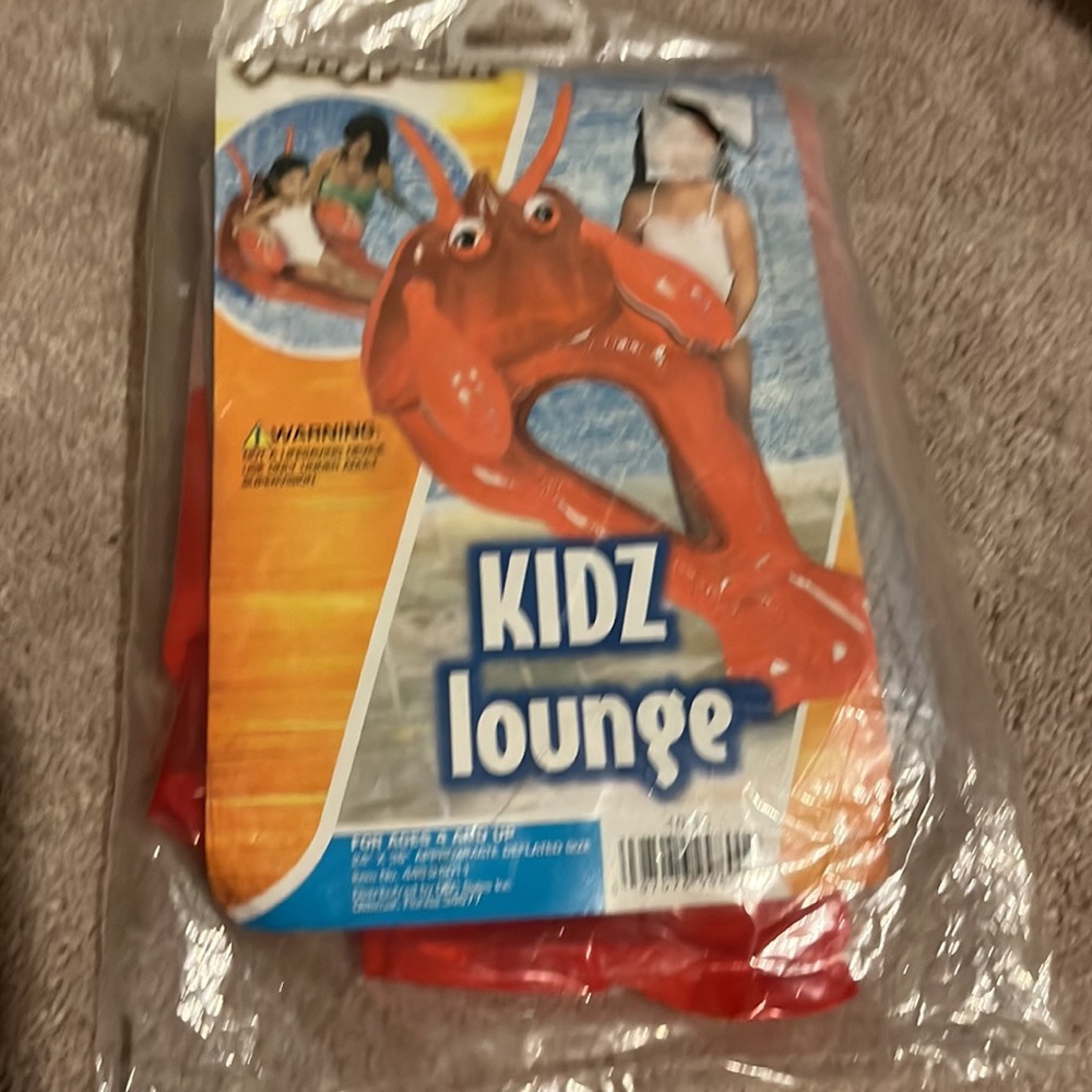 SunSplash Kidz lobster lounger